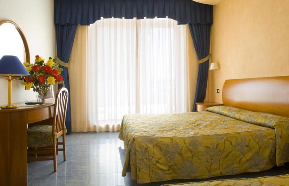 Hotel Parigi Bibione Eksteriør bilde